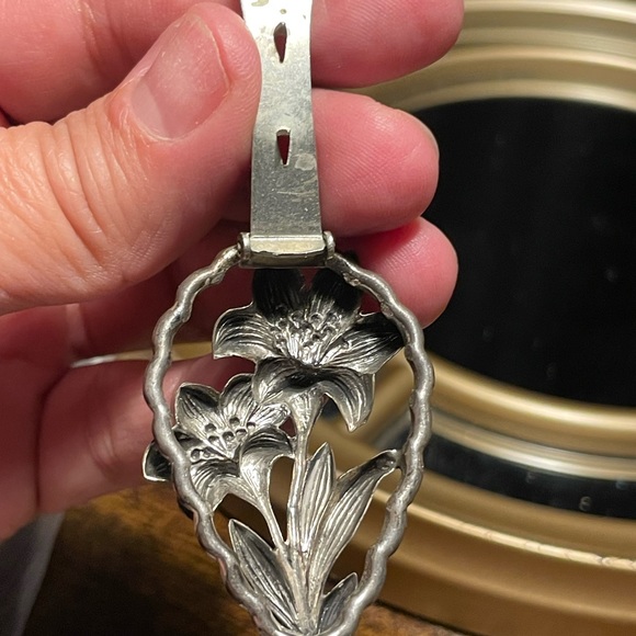 Scarf clip pin silver pewter flowers - Picture 3 of 3
